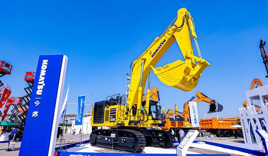 У грудні китайські екскаватори Komatsu працювали 108 годин, що на 19,5% більше, ніж у минулому році; інші чотири регіони також спостерігали позитивне зростання порівняно з минулим роком.